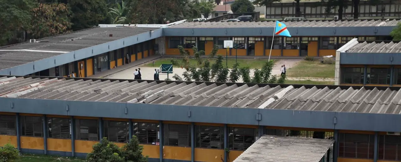 La cour intérieure et les bâtiments du lycée